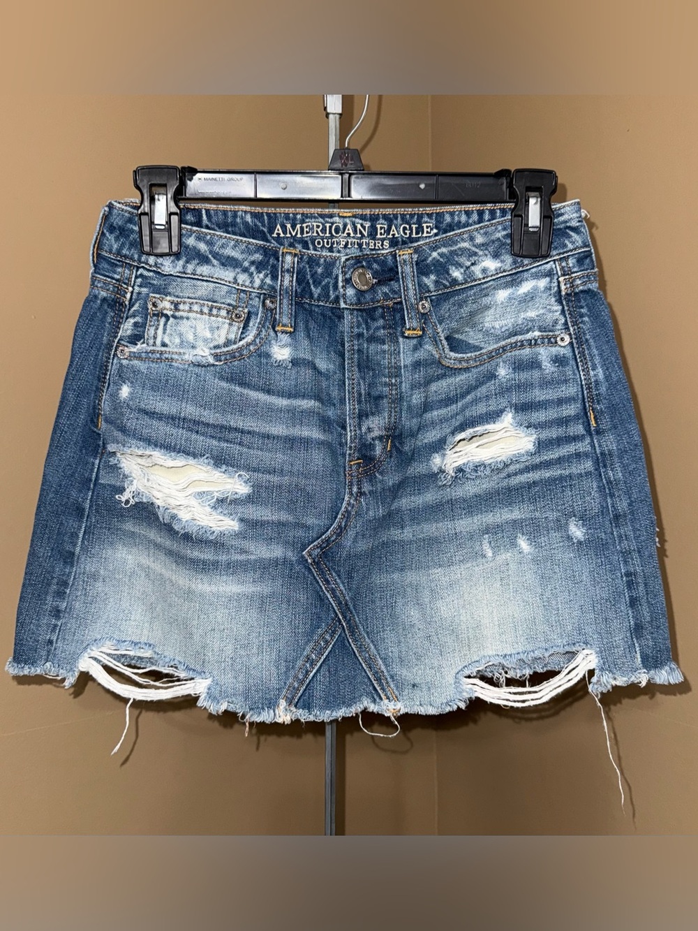 AMERICAN EAGLE OUTFITTERS Distressed Denim Mini Skirt - Light Blue. Size 0.